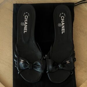 Chanel Black ‘00 Slipper Sandals with Bow Accent 37 100% Authentic